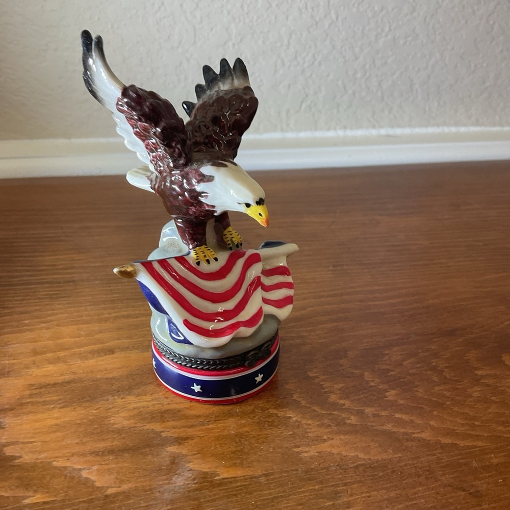 Ceramic Trinket Box Jewelry/Pill Box Storage American Flag & Eagle.
